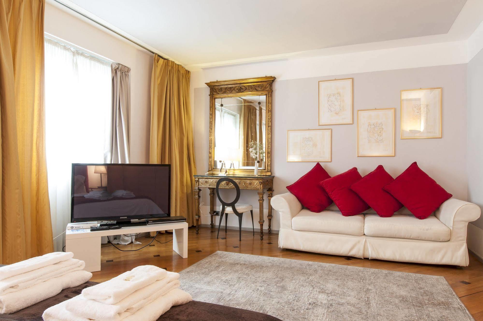 Milan Royal Suites Exterior photo